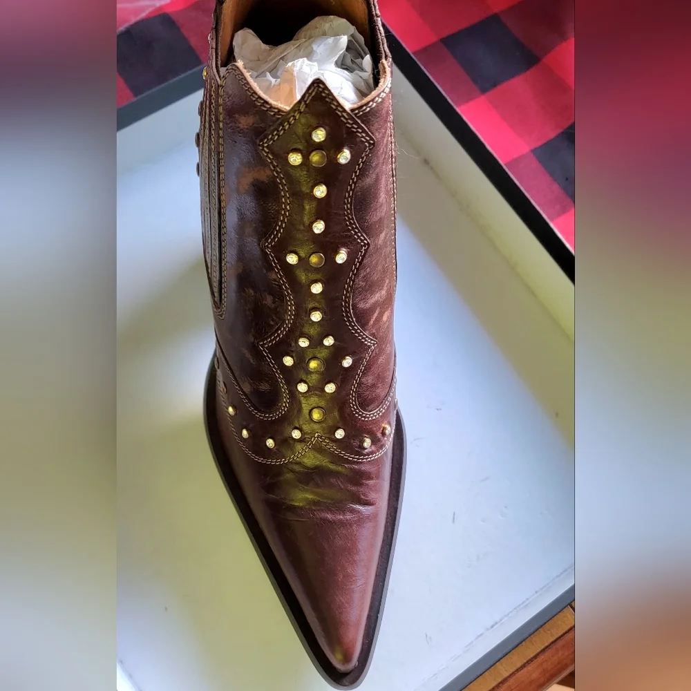 EL VAQUERO Studded Ankle Boots Booties NEW NIB